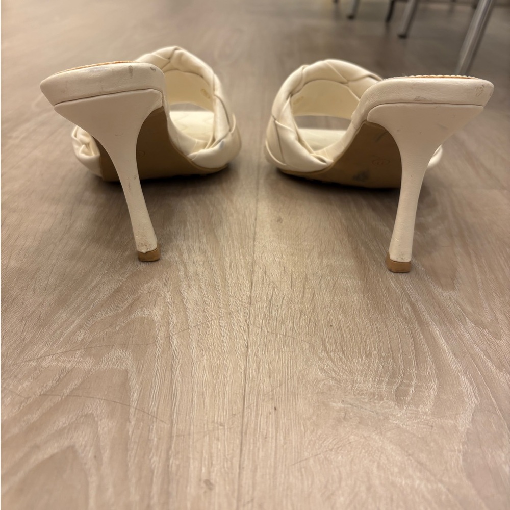 Elegant Cream (more white) Women's Shoes - Picture 2 of 4